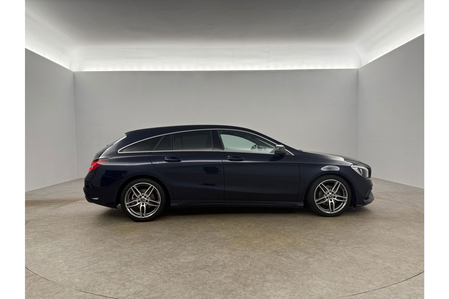 Mercedes-Benz CLA-Klasse 180 AMG Camera LED Navigatie Airco Cruise PDC 18"LMV Stoelverwarming