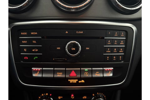 Mercedes-Benz CLA-Klasse 180 AMG Camera LED Navigatie Airco Cruise PDC 18"LMV Stoelverwarming