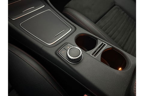 Mercedes-Benz CLA-Klasse 180 AMG Camera LED Navigatie Airco Cruise PDC 18"LMV Stoelverwarming