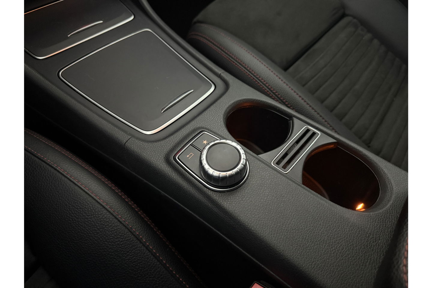 Mercedes-Benz CLA-Klasse 180 AMG Camera LED Navigatie Airco Cruise PDC 18"LMV Stoelverwarming