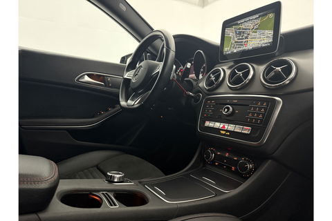 Mercedes-Benz CLA-Klasse 180 AMG Camera LED Navigatie Airco Cruise PDC 18"LMV Stoelverwarming