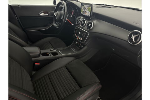 Mercedes-Benz CLA-Klasse 180 AMG Camera LED Navigatie Airco Cruise PDC 18"LMV Stoelverwarming
