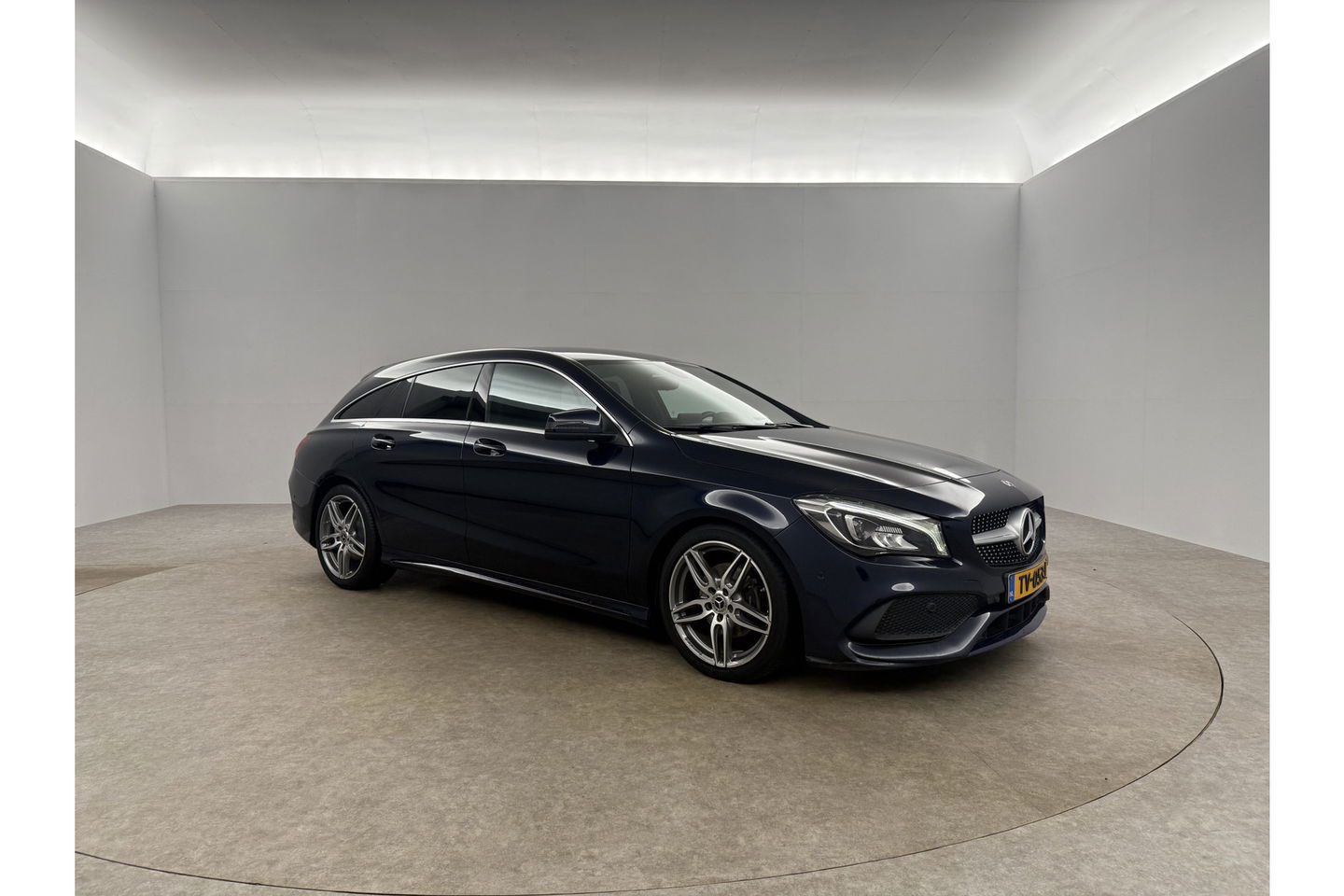 Mercedes-Benz CLA-Klasse 180 AMG Camera LED Navigatie Airco Cruise PDC 18"LMV Stoelverwarming