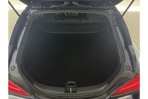 Mercedes-Benz CLA-Klasse 180 AMG Camera LED Navigatie Airco Cruise PDC 18"LMV Stoelverwarming