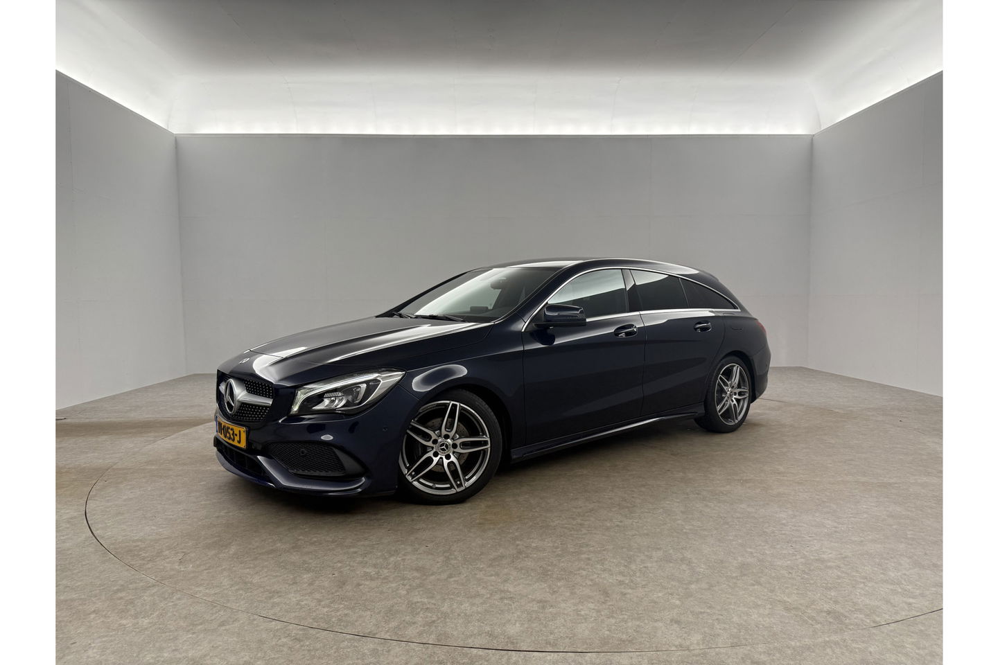 Mercedes-Benz CLA-Klasse 180 AMG Camera LED Navigatie Airco Cruise PDC 18"LMV Stoelverwarming
