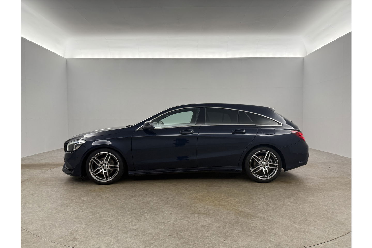 Mercedes-Benz CLA-Klasse 180 AMG Camera LED Navigatie Airco Cruise PDC 18"LMV Stoelverwarming