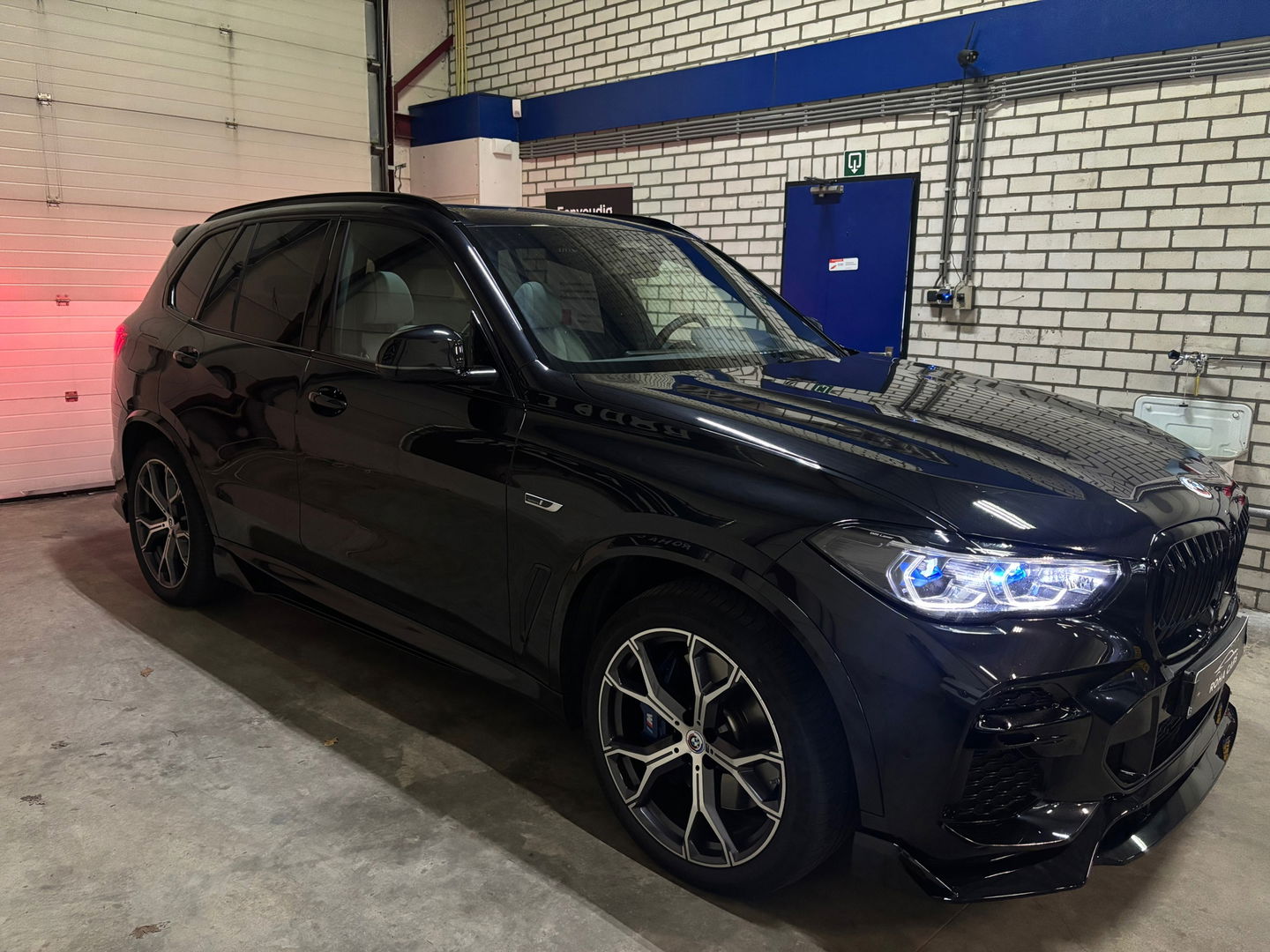BMW X5 XDrive45e High Executive M pano hud sfeer