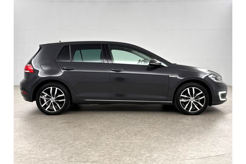 Volkswagen e-Golf E-DITION 136PK ELEKTRISCH | LED Virtual Clima Cruise Navigatie PDC 17''LMV