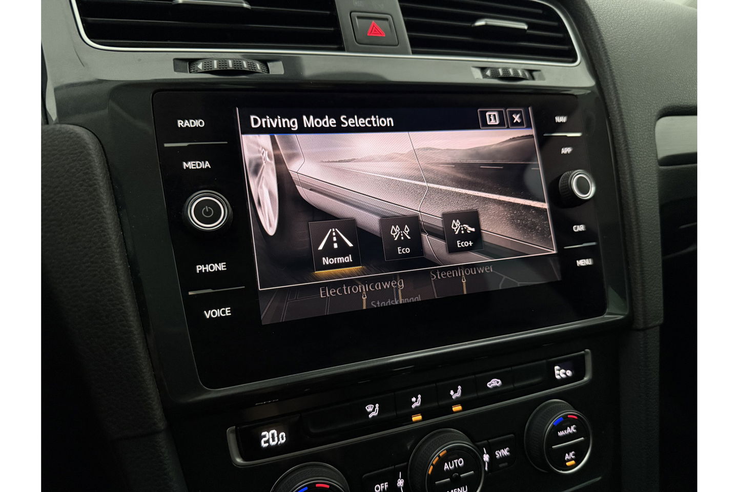 Volkswagen e-Golf E-DITION 136PK ELEKTRISCH | LED Virtual Clima Cruise Navigatie PDC 17''LMV