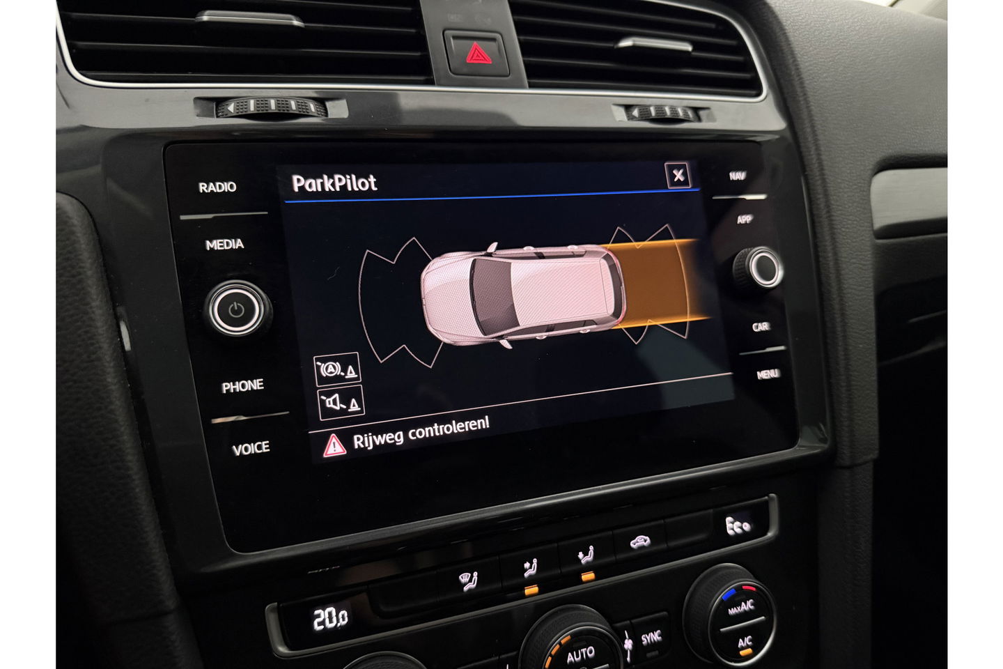 Volkswagen e-Golf E-DITION 136PK ELEKTRISCH | LED Virtual Clima Cruise Navigatie PDC 17''LMV