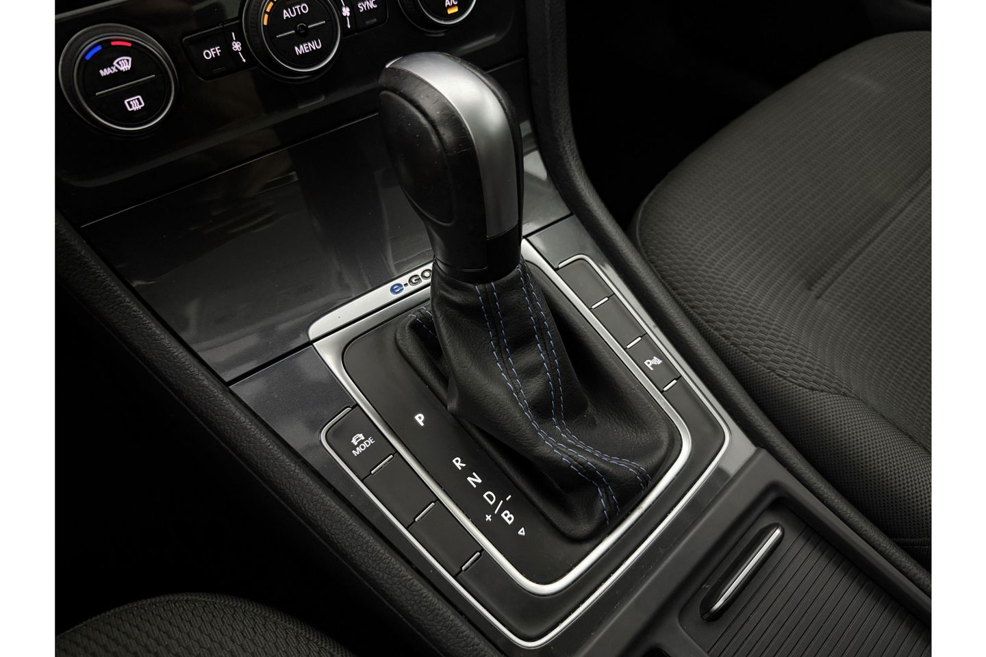 Volkswagen e-Golf E-DITION 136PK ELEKTRISCH | LED Virtual Clima Cruise Navigatie PDC 17''LMV