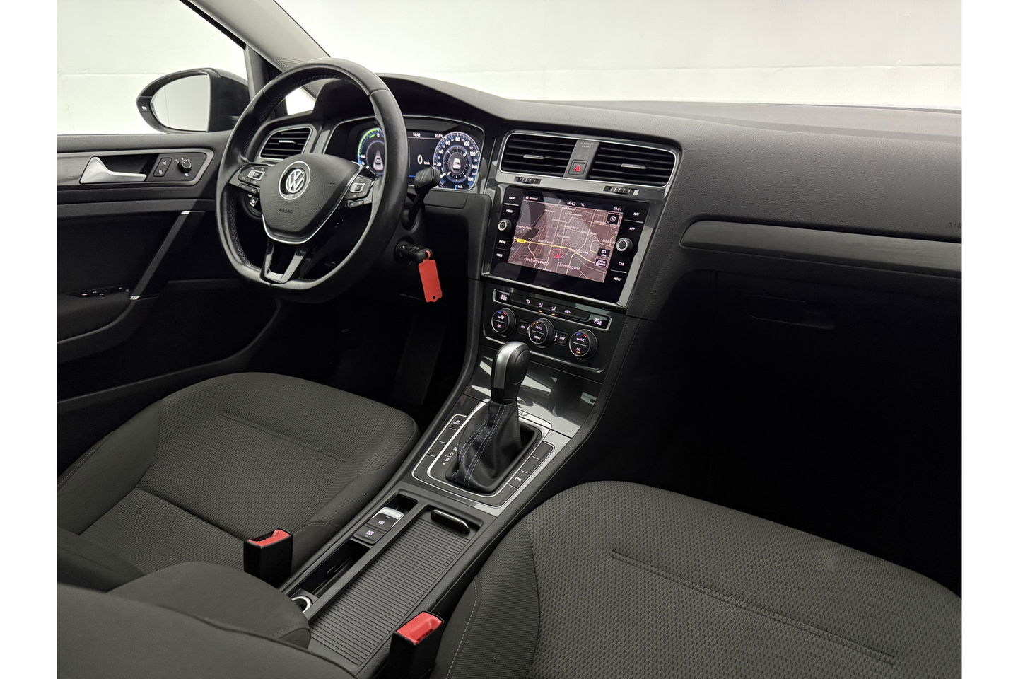 Volkswagen e-Golf E-DITION 136PK ELEKTRISCH | LED Virtual Clima Cruise Navigatie PDC 17''LMV