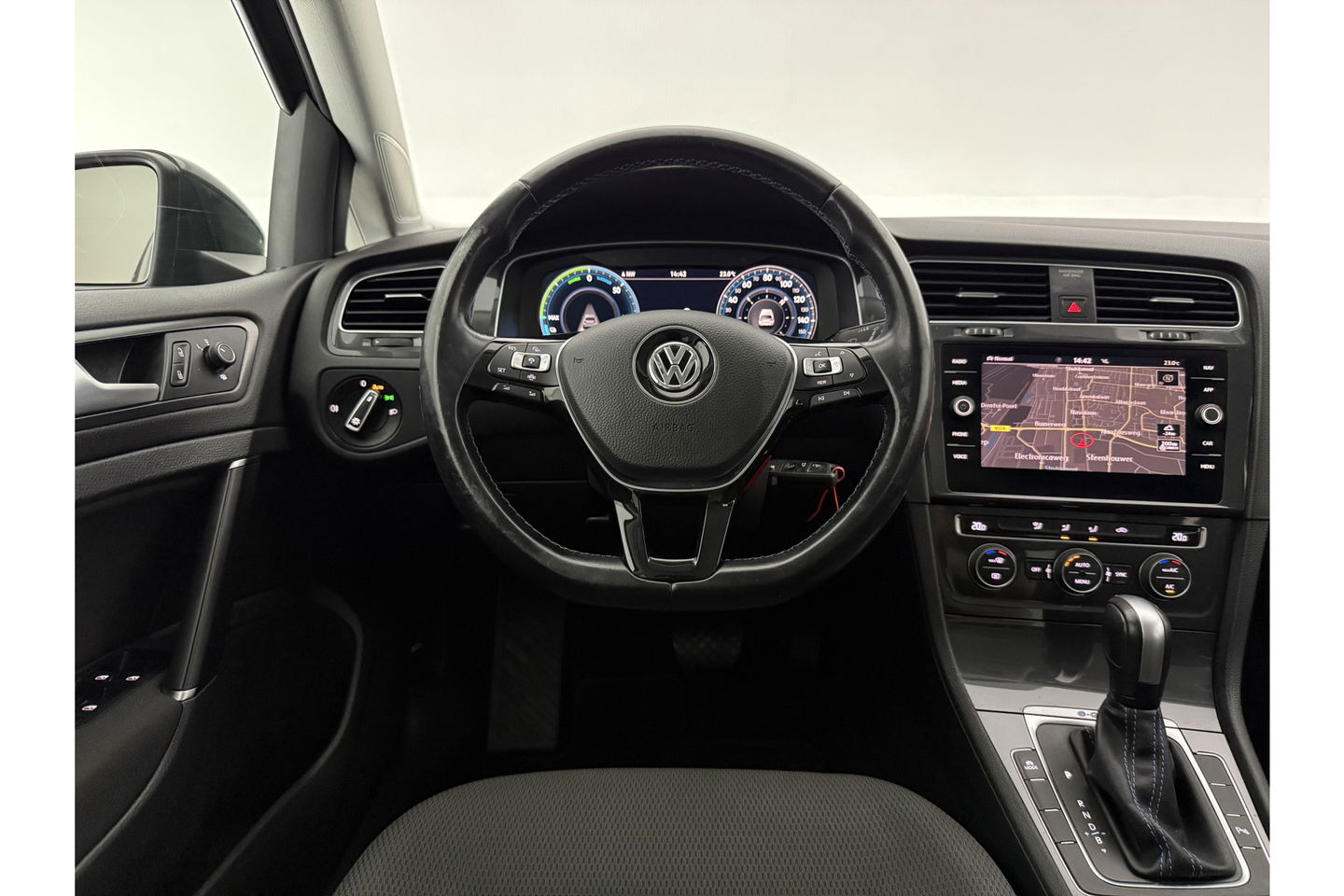 Volkswagen e-Golf E-DITION 136PK ELEKTRISCH | LED Virtual Clima Cruise Navigatie PDC 17''LMV