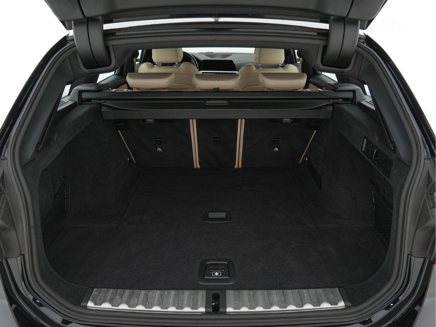 BMW 3 Serie Touring 330i High Executive Edition Sport-Pack Aut. *VERNASCA-FULL-LEATHER | DIGI-COCKPIT | FULL-LED | SPORT-SEATS | HIFI-SOUND | AMBIENT-LIGHT | HEATED-SEATS | DAB | NAVI-FULLMAP | ECC | CARPLAY | PDC | CRUISE | 18"ALU*