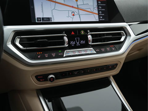 BMW 3 Serie Touring 330i High Executive Edition Sport-Pack Aut. *VERNASCA-FULL-LEATHER | DIGI-COCKPIT | FULL-LED | SPORT-SEATS | HIFI-SOUND | AMBIENT-LIGHT | HEATED-SEATS | DAB | NAVI-FULLMAP | ECC | CARPLAY | PDC | CRUISE | 18"ALU*