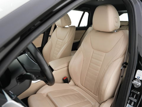 BMW 3 Serie Touring 330i High Executive Edition Sport-Pack Aut. *VERNASCA-FULL-LEATHER | DIGI-COCKPIT | FULL-LED | SPORT-SEATS | HIFI-SOUND | AMBIENT-LIGHT | HEATED-SEATS | DAB | NAVI-FULLMAP | ECC | CARPLAY | PDC | CRUISE | 18"ALU*