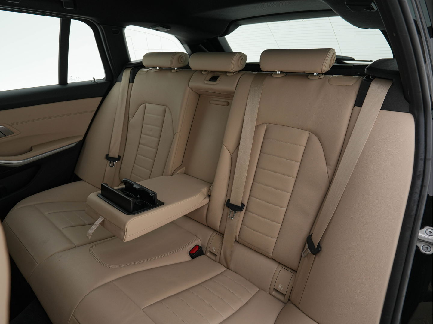 BMW 3 Serie Touring 330i High Executive Edition Sport-Pack Aut. *VERNASCA-FULL-LEATHER | DIGI-COCKPIT | FULL-LED | SPORT-SEATS | HIFI-SOUND | AMBIENT-LIGHT | HEATED-SEATS | DAB | NAVI-FULLMAP | ECC | CARPLAY | PDC | CRUISE | 18"ALU*