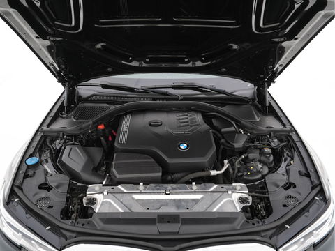 BMW 3 Serie Touring 330i High Executive Edition Sport-Pack Aut. *VERNASCA-FULL-LEATHER | DIGI-COCKPIT | FULL-LED | SPORT-SEATS | HIFI-SOUND | AMBIENT-LIGHT | HEATED-SEATS | DAB | NAVI-FULLMAP | ECC | CARPLAY | PDC | CRUISE | 18"ALU*