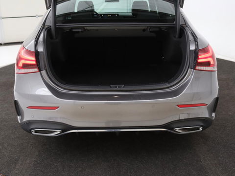 Mercedes-Benz A-Klasse 180d AMG | 36.600km NAP | Panoramadak | Stoelverwarming | Carplay | Camera | Full LED | Navigatie | Leder/Alcantara | Widescreen