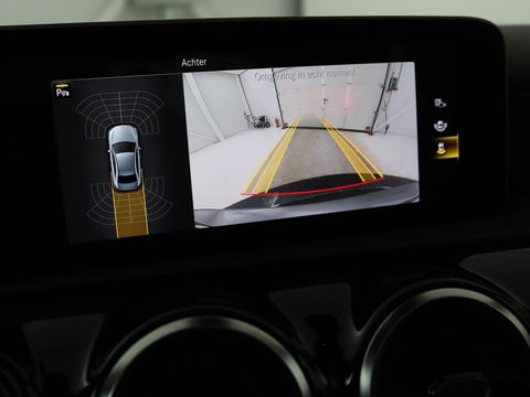 Mercedes-Benz A-Klasse 180d AMG | 36.600km NAP | Panoramadak | Stoelverwarming | Carplay | Camera | Full LED | Navigatie | Leder/Alcantara | Widescreen