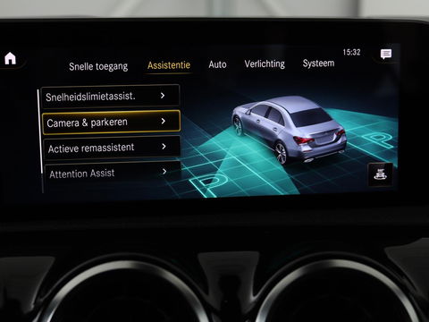 Mercedes-Benz A-Klasse 180d AMG | 36.600km NAP | Panoramadak | Stoelverwarming | Carplay | Camera | Full LED | Navigatie | Leder/Alcantara | Widescreen