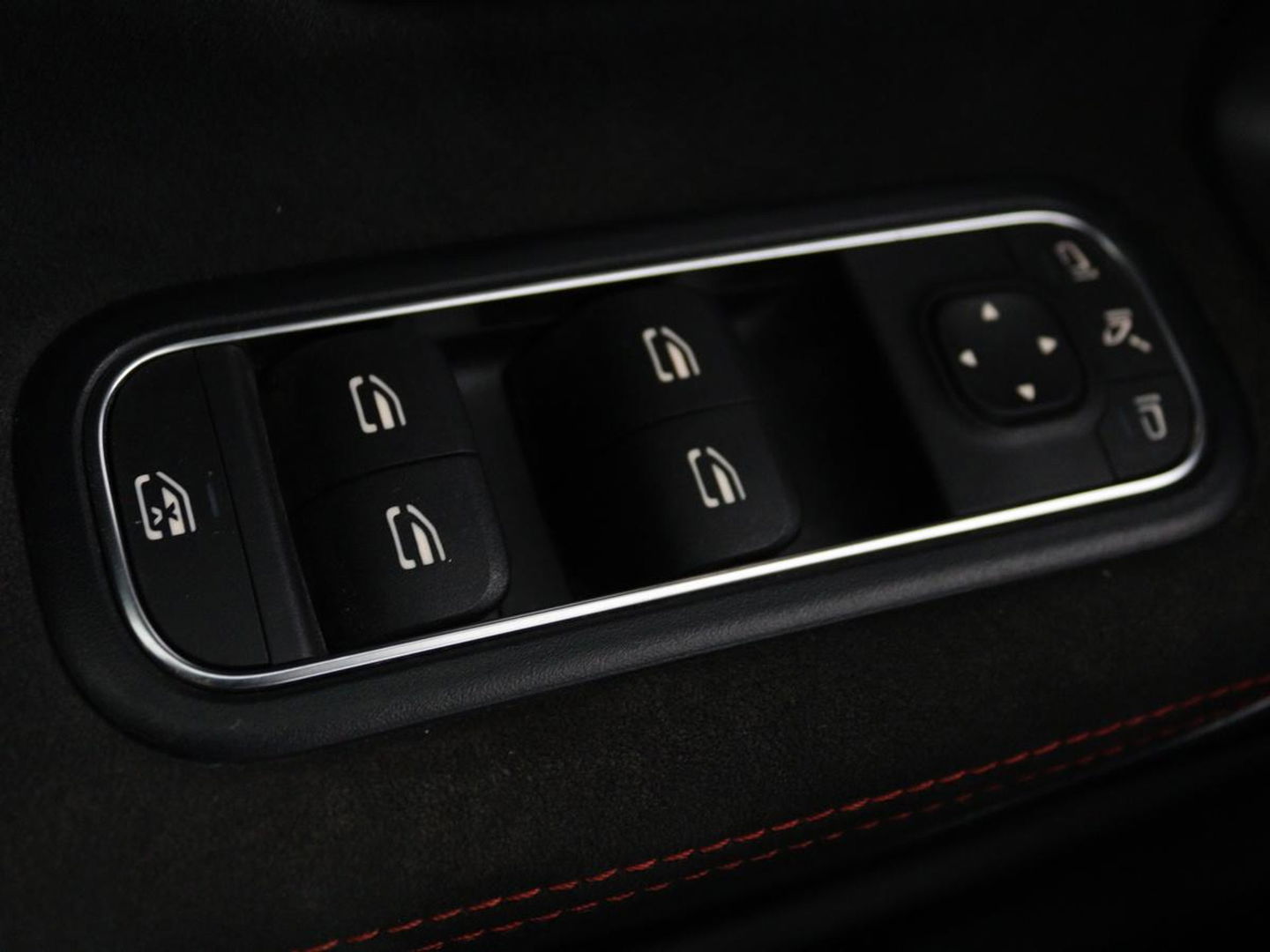 Mercedes-Benz A-Klasse 180d AMG | 36.600km NAP | Panoramadak | Stoelverwarming | Carplay | Camera | Full LED | Navigatie | Leder/Alcantara | Widescreen
