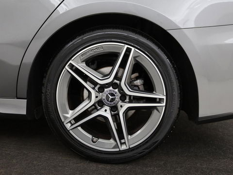 Mercedes-Benz A-Klasse 180d AMG | 36.600km NAP | Panoramadak | Stoelverwarming | Carplay | Camera | Full LED | Navigatie | Leder/Alcantara | Widescreen