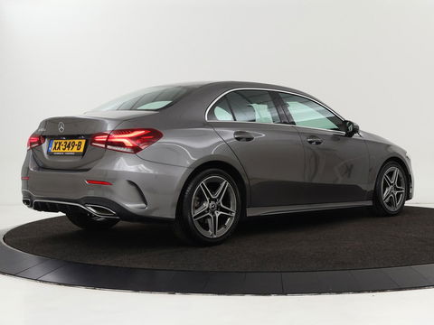 Mercedes-Benz A-Klasse 180d AMG | 36.600km NAP | Panoramadak | Stoelverwarming | Carplay | Camera | Full LED | Navigatie | Leder/Alcantara | Widescreen