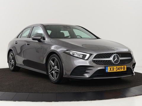 Mercedes-Benz A-Klasse 180d AMG | 36.600km NAP | Panoramadak | Stoelverwarming | Carplay | Camera | Full LED | Navigatie | Leder/Alcantara | Widescreen