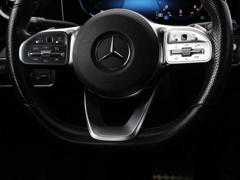 Mercedes-Benz A-Klasse 180d AMG | 36.600km NAP | Panoramadak | Stoelverwarming | Carplay | Camera | Full LED | Navigatie | Leder/Alcantara | Widescreen