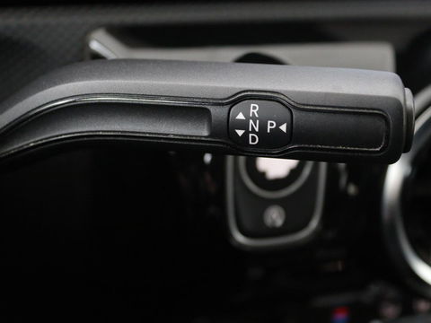 Mercedes-Benz A-Klasse 180d AMG | 36.600km NAP | Panoramadak | Stoelverwarming | Carplay | Camera | Full LED | Navigatie | Leder/Alcantara | Widescreen