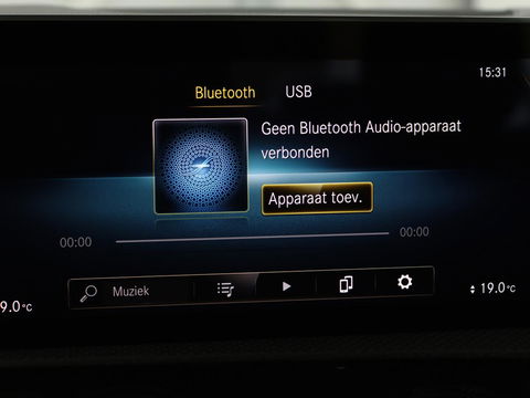 Mercedes-Benz A-Klasse 180d AMG | 36.600km NAP | Panoramadak | Stoelverwarming | Carplay | Camera | Full LED | Navigatie | Leder/Alcantara | Widescreen