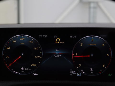 Mercedes-Benz A-Klasse 180d AMG | 36.600km NAP | Panoramadak | Stoelverwarming | Carplay | Camera | Full LED | Navigatie | Leder/Alcantara | Widescreen