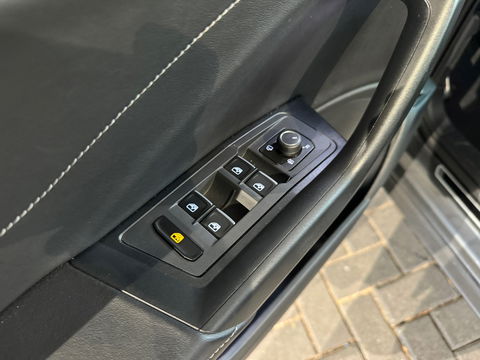 Volkswagen T-Roc 1.5 TSI R-Line Pano|IQ|Beats|Keyl|Leer|Memory