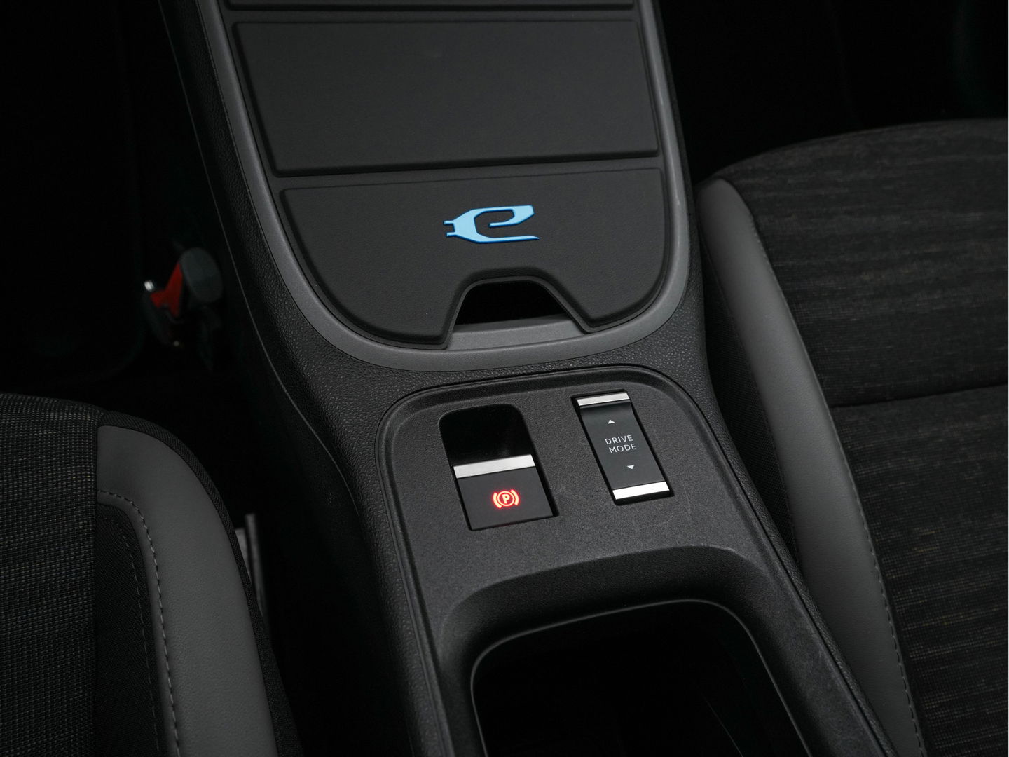 Jeep Avenger Longitude 54 kWh [ 3-Fase ] (INCL-BTW) *FULL-LED | DIGI-COCKPIT | NAVI-FULLMAP | MICROFIBRE-COMFORT-SEATS | ECC | HEATED SEATS | CCS-FASTLOADER |  PDC | CARPLAY | CRUISE | 16''ALU*