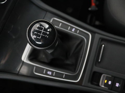 Volkswagen GOLF Variant 1.6 TDI Comfortline | Apple Carplay | Navigatie | Cruise Control Adaptief | Parkeersensor voor en achter | LED | LMV