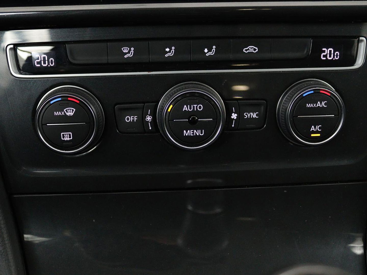 Volkswagen GOLF Variant 1.6 TDI Comfortline | Apple Carplay | Navigatie | Cruise Control Adaptief | Parkeersensor voor en achter | LED | LMV