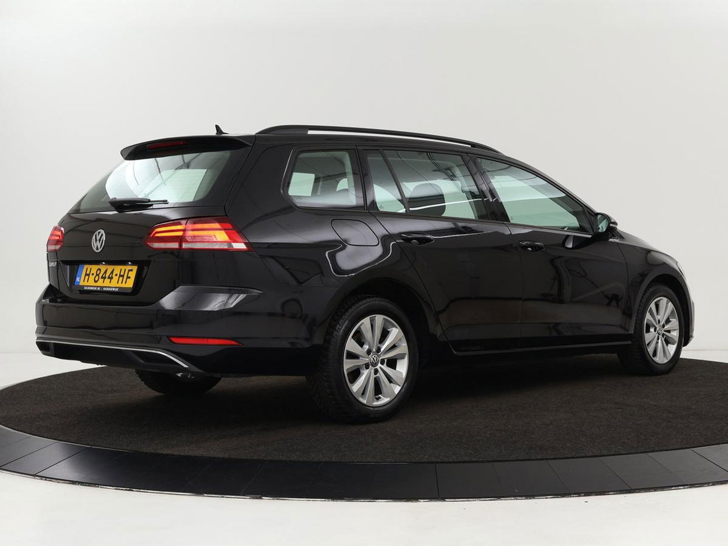 Volkswagen GOLF Variant 1.6 TDI Comfortline | Apple Carplay | Navigatie | Cruise Control Adaptief | Parkeersensor voor en achter | LED | LMV