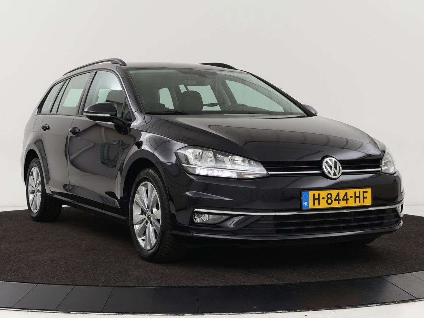 Volkswagen GOLF Variant 1.6 TDI Comfortline | Apple Carplay | Navigatie | Cruise Control Adaptief | Parkeersensor voor en achter | LED | LMV