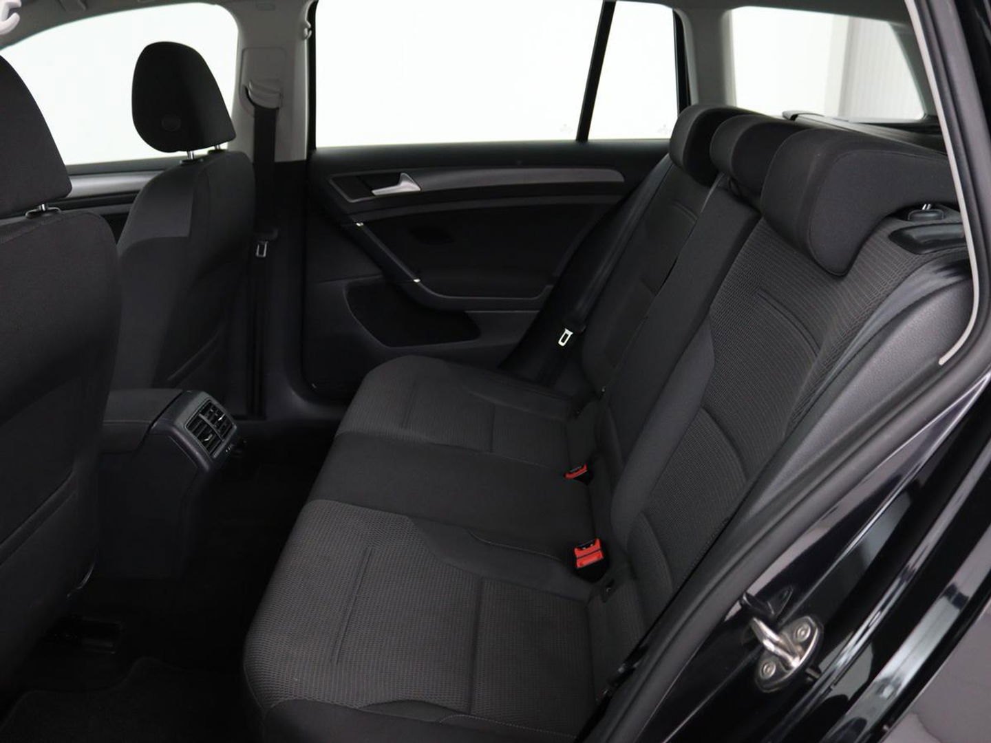 Volkswagen GOLF Variant 1.6 TDI Comfortline | Apple Carplay | Navigatie | Cruise Control Adaptief | Parkeersensor voor en achter | LED | LMV