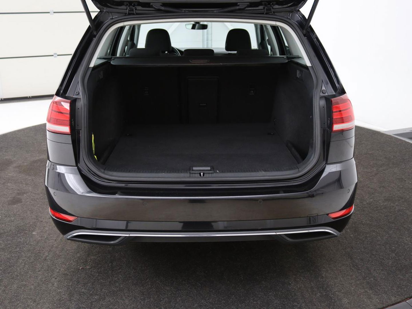 Volkswagen GOLF Variant 1.6 TDI Comfortline | Apple Carplay | Navigatie | Cruise Control Adaptief | Parkeersensor voor en achter | LED | LMV