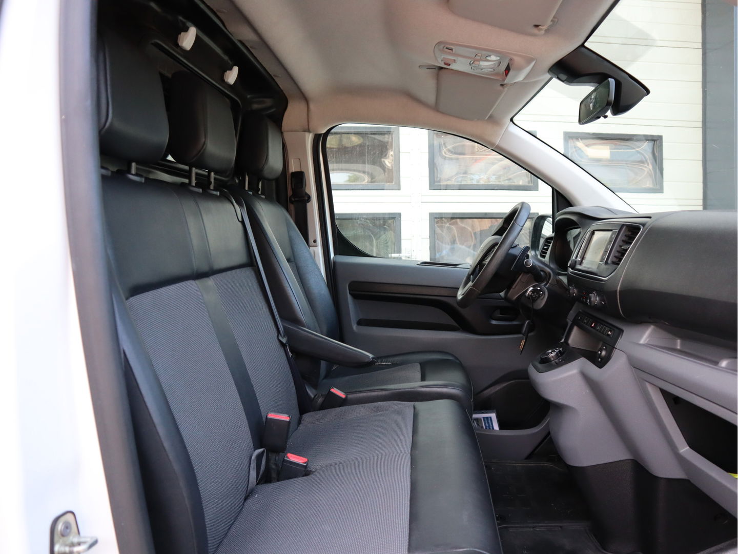 Peugeot Expert 2.0 BlueHDI 180pk Euro 6 Extra L3 Automaat - Trekhaak - Navi