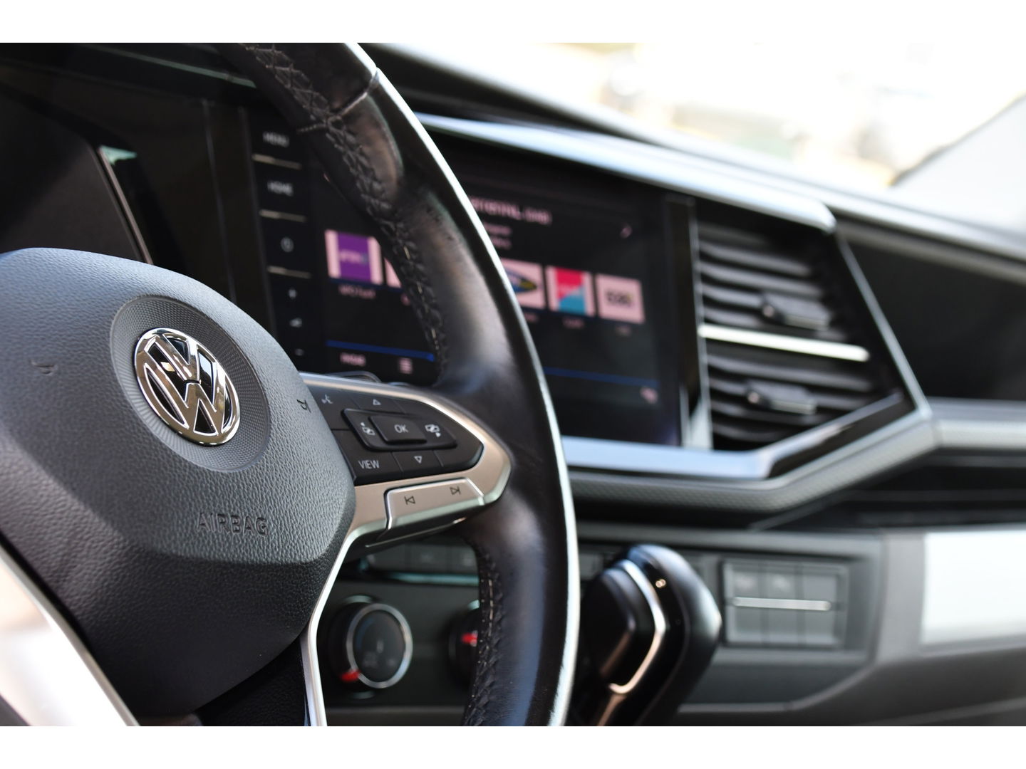 Volkswagen Transporter 2.0 TDI L2H1 30 DC Bulli Virtual, Adaptieve Cruise, Carplay, LED, Automaat, Trekhaak, 150PK, Sensoren, Uniek!