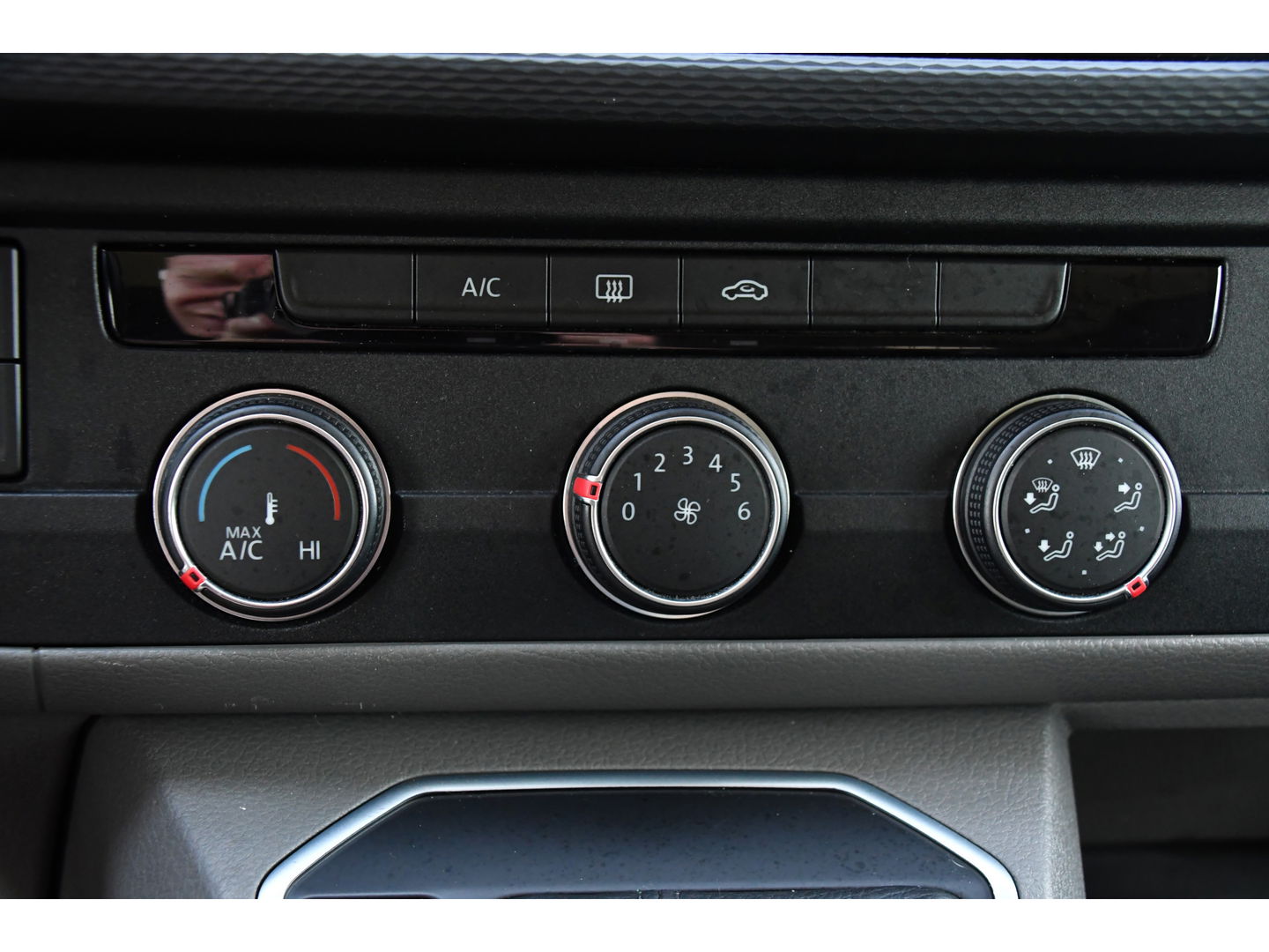 Volkswagen Transporter 2.0 TDI L2H1 30 DC Bulli Virtual, Adaptieve Cruise, Carplay, LED, Automaat, Trekhaak, 150PK, Sensoren, Uniek!
