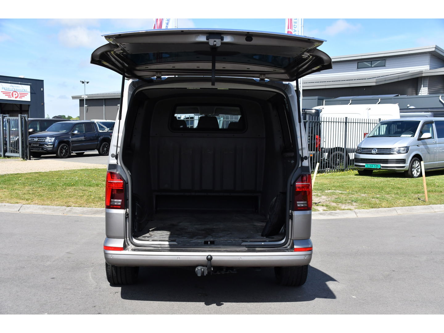Volkswagen Transporter 2.0 TDI L2H1 30 DC Bulli Virtual, Adaptieve Cruise, Carplay, LED, Automaat, Trekhaak, 150PK, Sensoren, Uniek!
