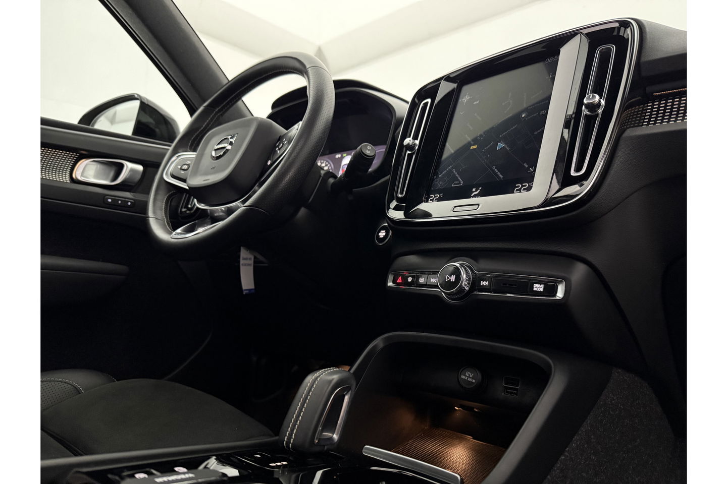 Volvo XC40 1.5 T5 Twin Engine R-Design 262PK Pano Camera LED Virtual Sfeer Trekhaak Memory Carplay Clima Cruise Navi PDC 20''LMV