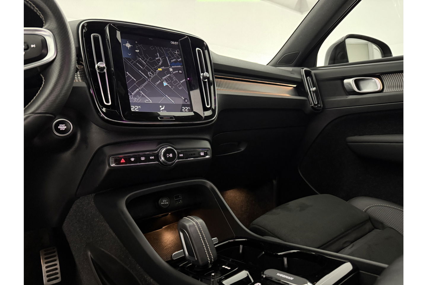 Volvo XC40 1.5 T5 Twin Engine R-Design 262PK Pano Camera LED Virtual Sfeer Trekhaak Memory Carplay Clima Cruise Navi PDC 20''LMV