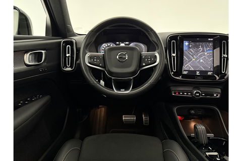 Volvo XC40 1.5 T5 Twin Engine R-Design 262PK Pano Camera LED Virtual Sfeer Trekhaak Memory Carplay Clima Cruise Navi PDC 20''LMV