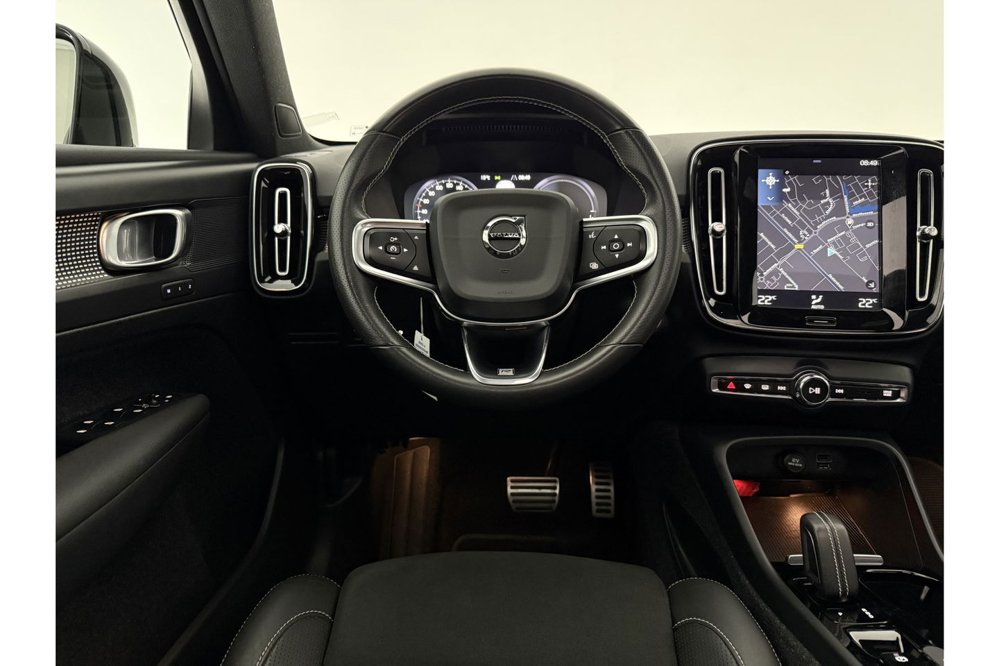 Volvo XC40 1.5 T5 Twin Engine R-Design 262PK Pano Camera LED Virtual Sfeer Trekhaak Memory Carplay Clima Cruise Navi PDC 20''LMV