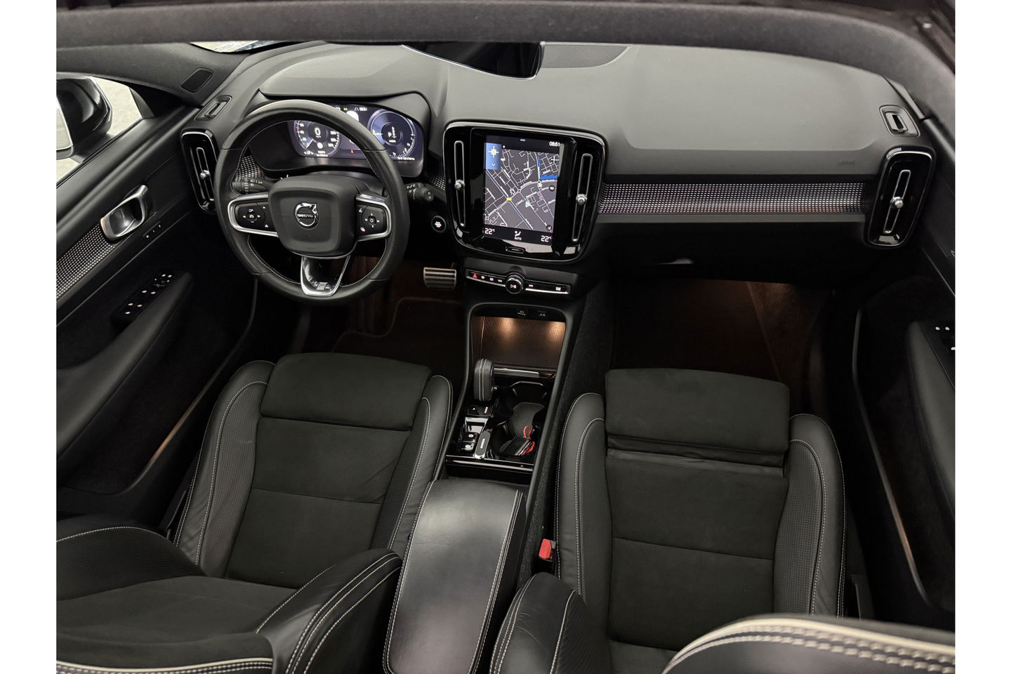 Volvo XC40 1.5 T5 Twin Engine R-Design 262PK Pano Camera LED Virtual Sfeer Trekhaak Memory Carplay Clima Cruise Navi PDC 20''LMV
